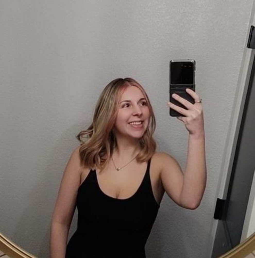 Meet your Posher, Elena